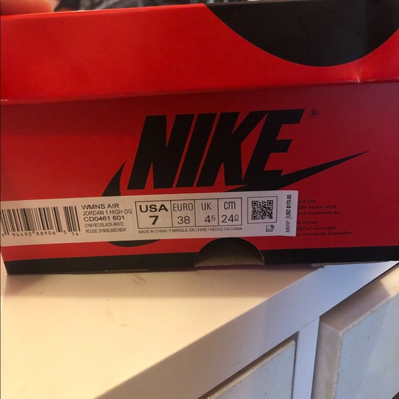 SOLD Retro Jordan 1s OG satin red - Picture 5 of 5